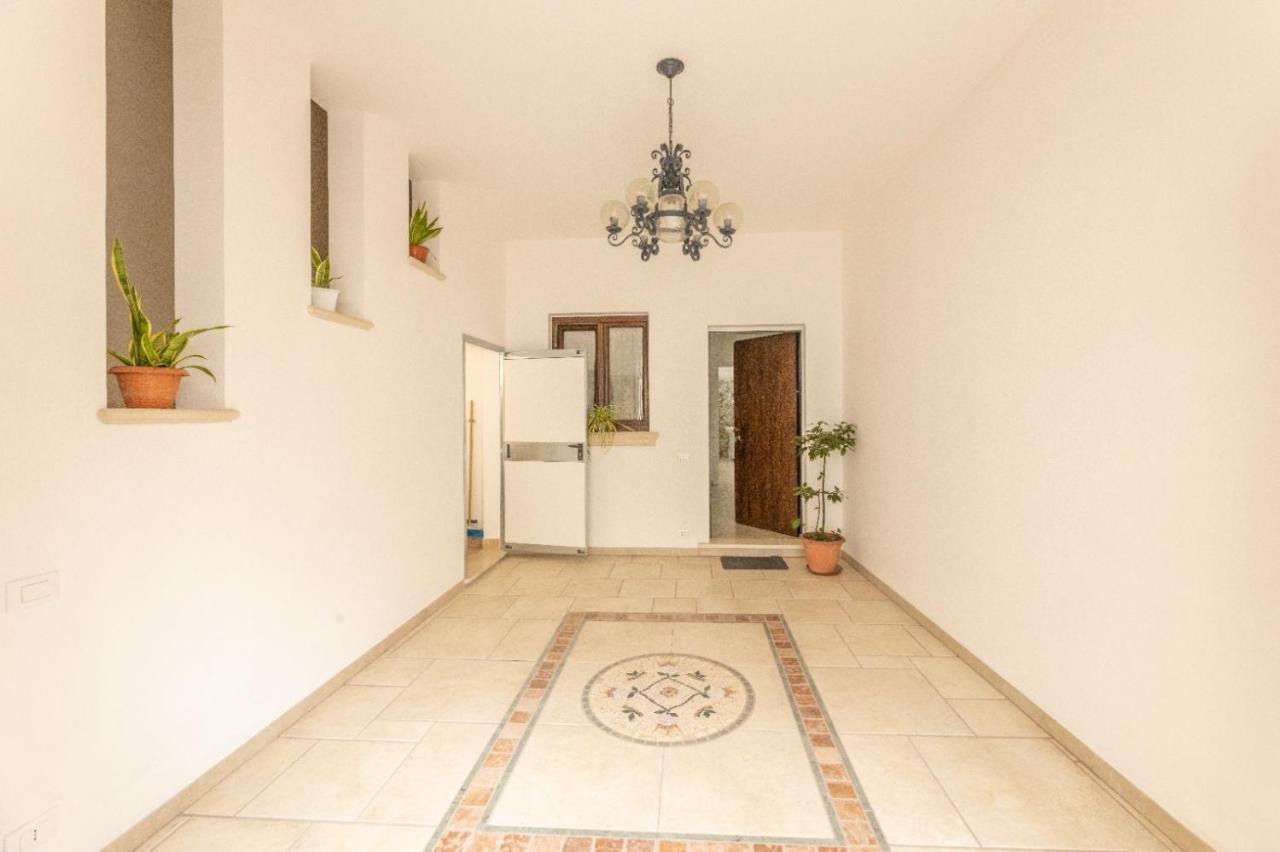 Giulio'S Apartment Taviano  Bagian luar foto